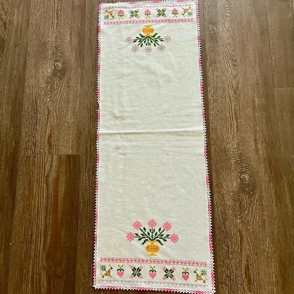 Floral Embroidered Table Runner 15/41 inches